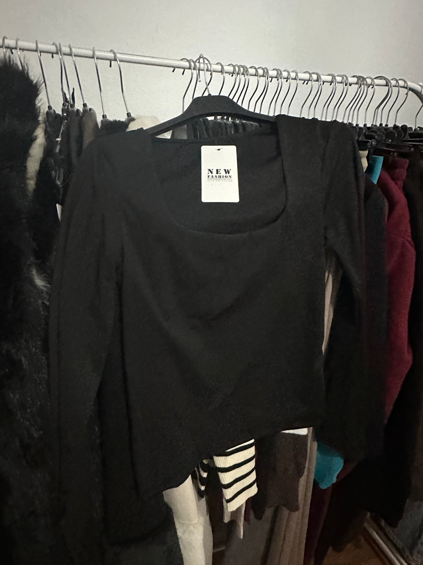 CAMISETA CUELLO CUADRAD