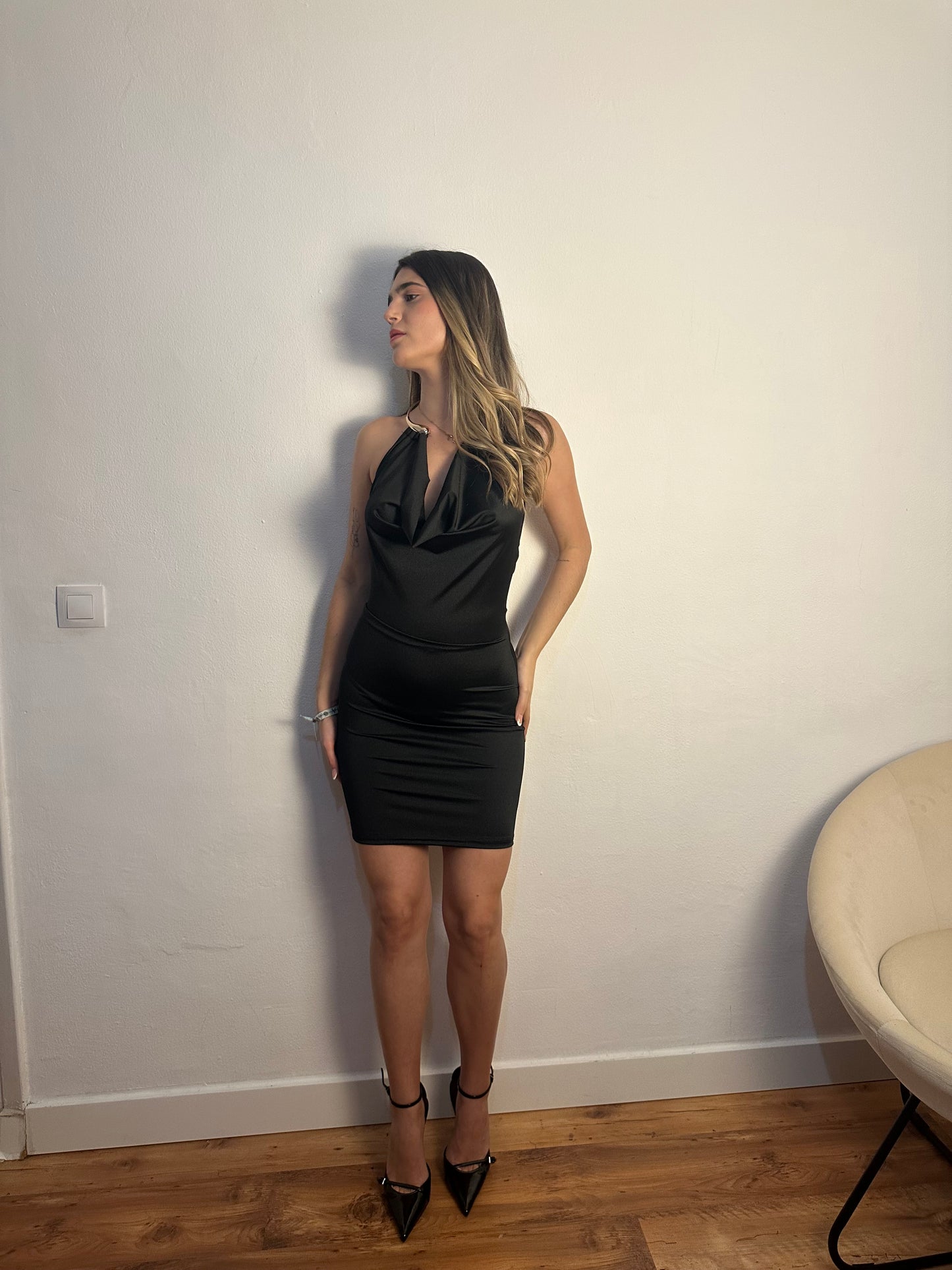 VESTIDO BLACK COLLAR DORADO