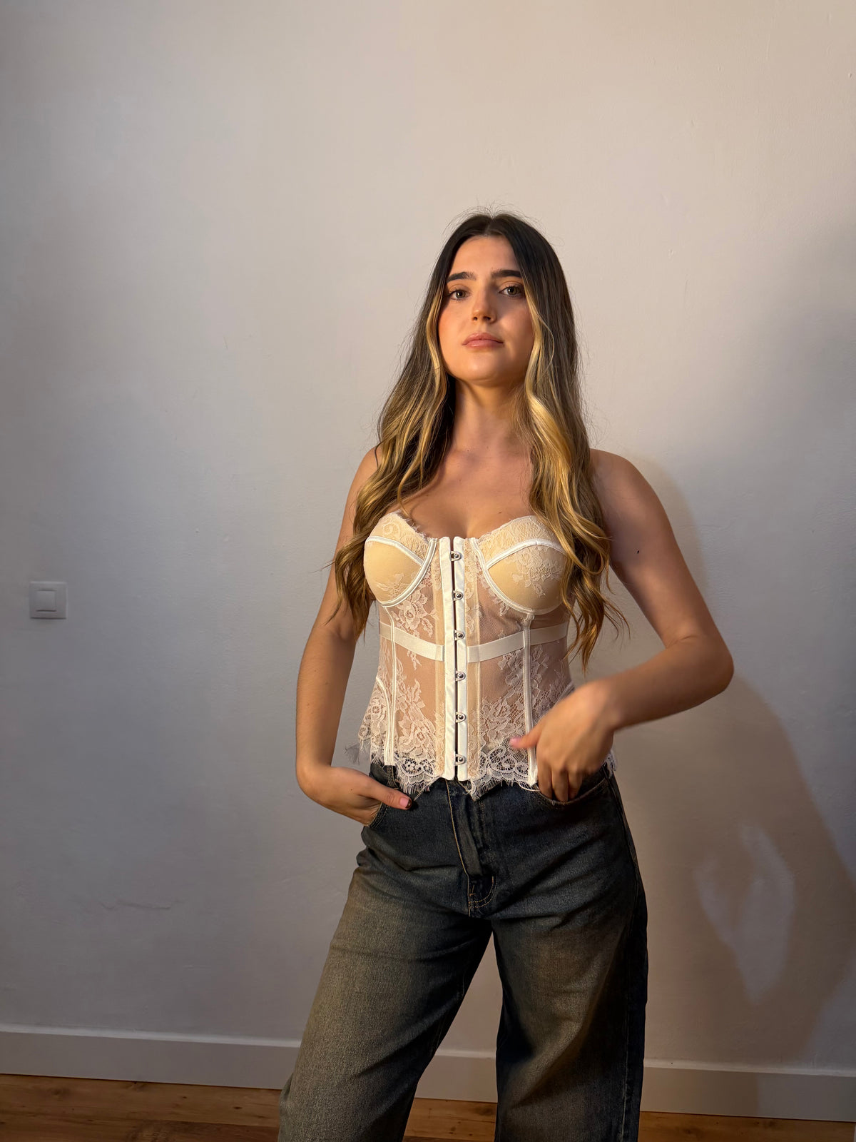 CORSÉ WHITE