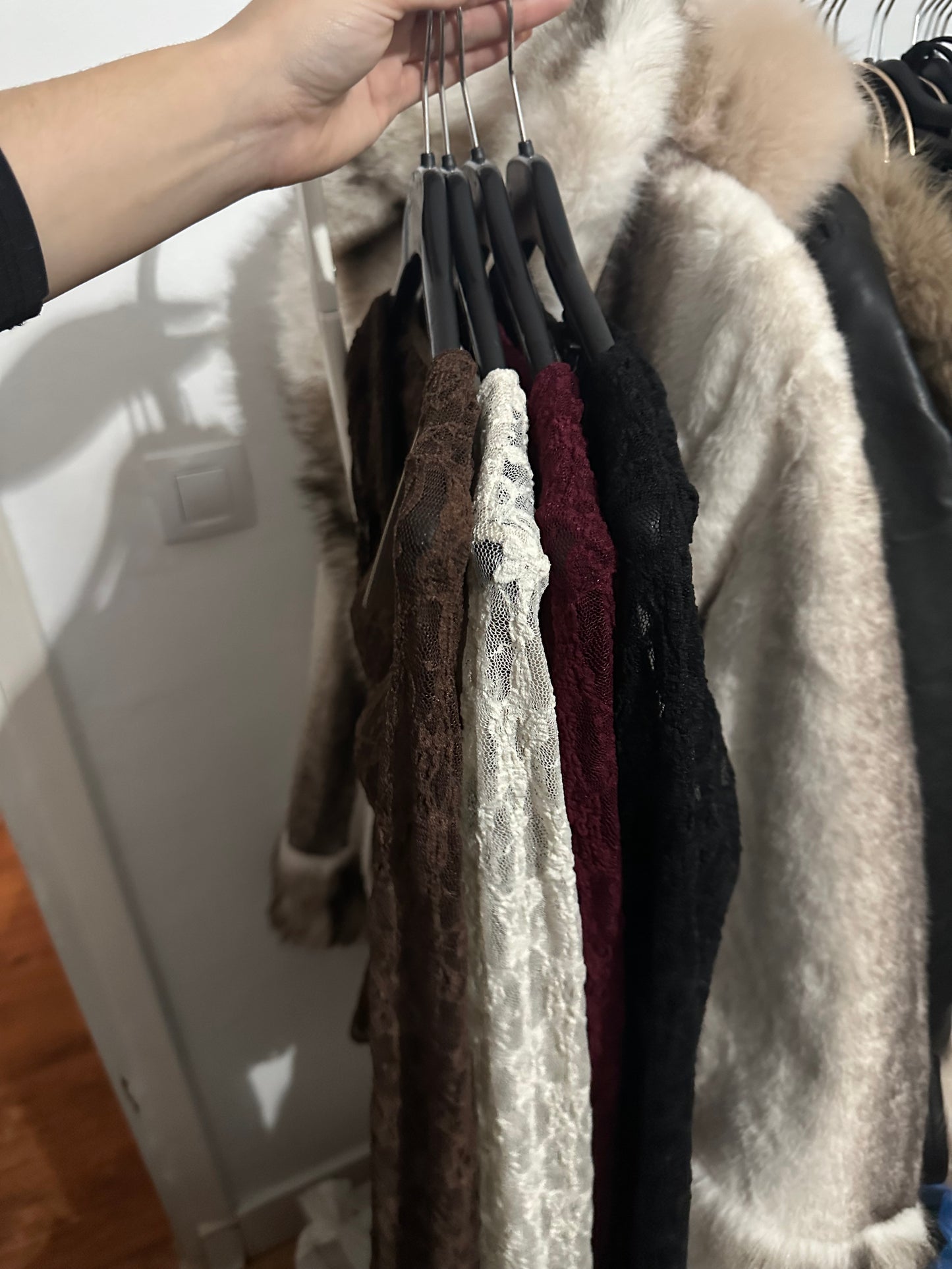 TOP ENCAJE MANGAS VOLANT